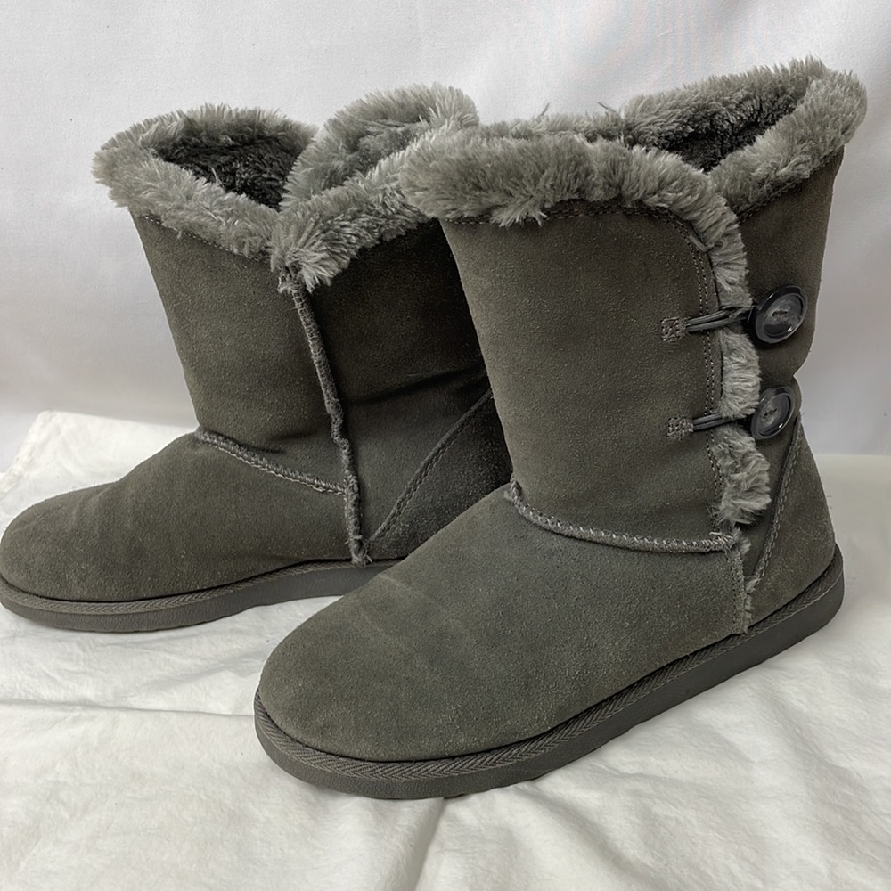 Gray Suede Upper Faux Fur Lined Short Winter Boots - Size 9